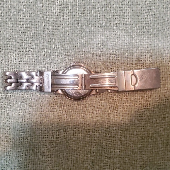 Ladies Guess watch - Picture 2 of 3